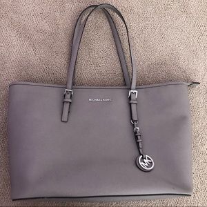 MK Jet Set Travel Pearl Grey Large Leather Tote
